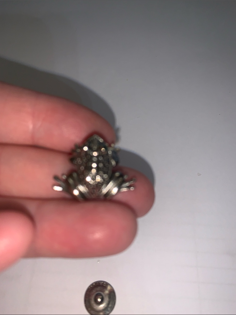 Avon Silver-Tone Frog Brooch with Green Eyes - Picture 3 of 3